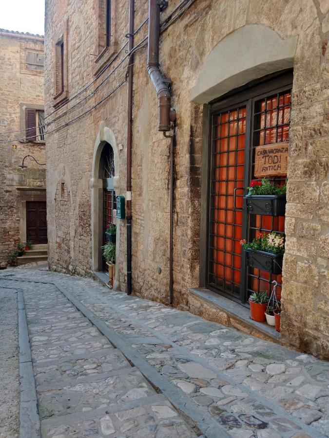 Casa Vacanza Todi Antica Exterior foto