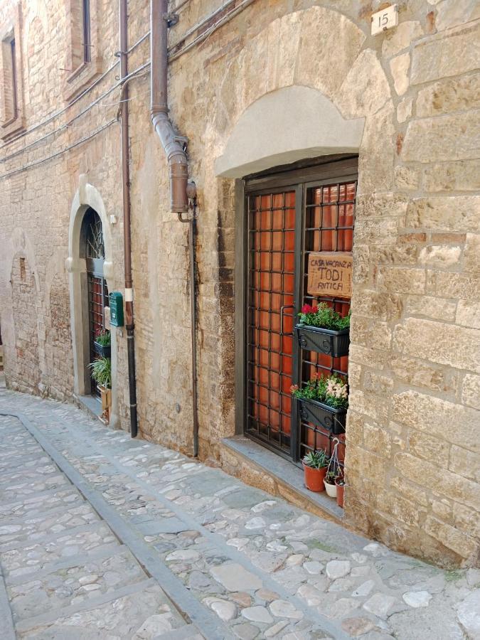 Casa Vacanza Todi Antica Exterior foto